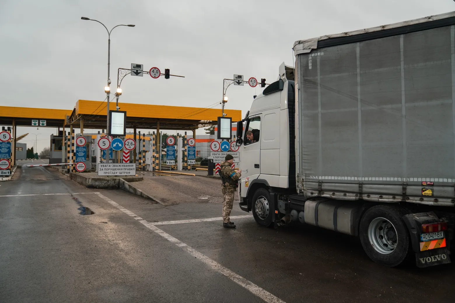 Перевізники скаржаться на високі штрафи у Польщі.